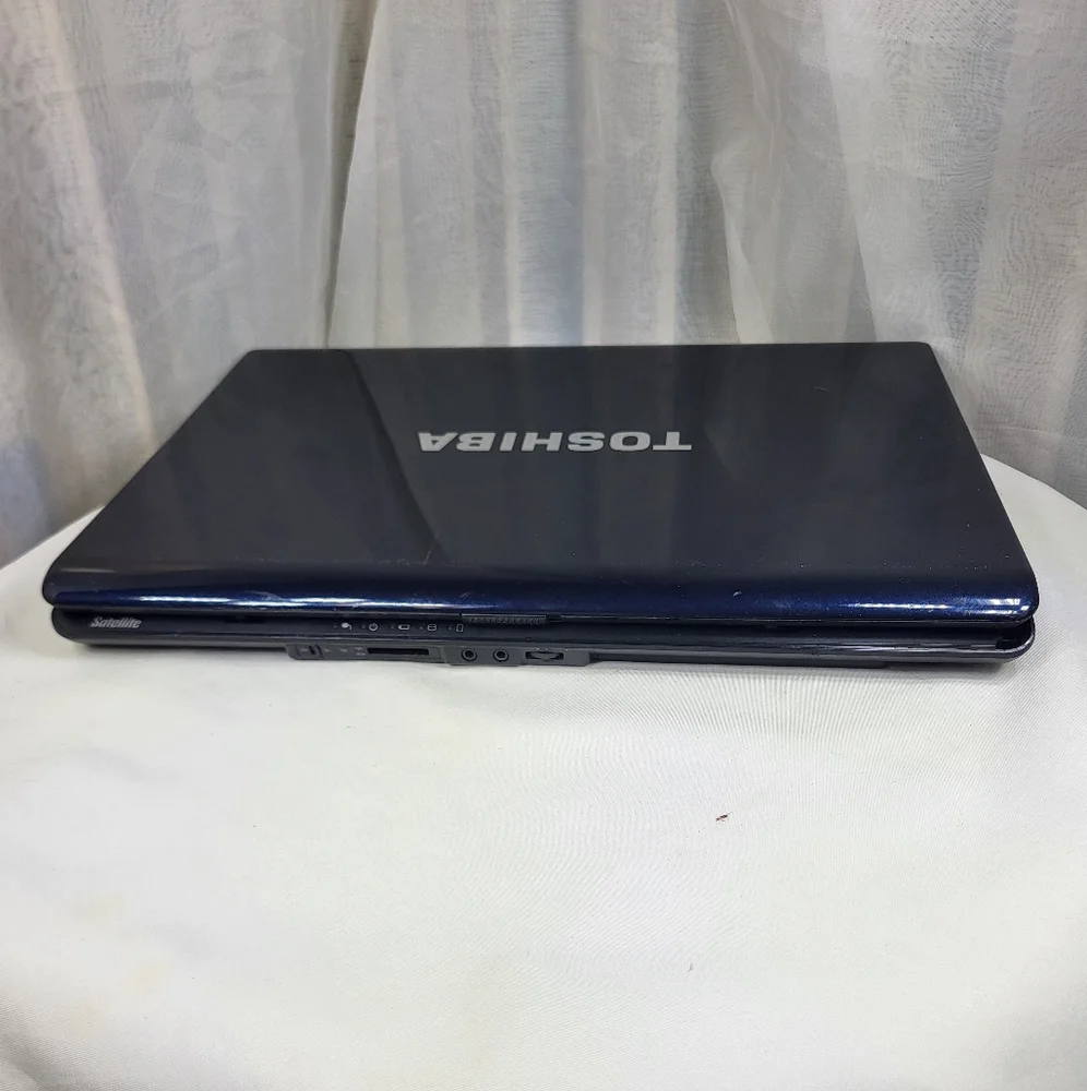 Parts Only or Repair. Toshiba Satellite L3550-S7901 Laptop